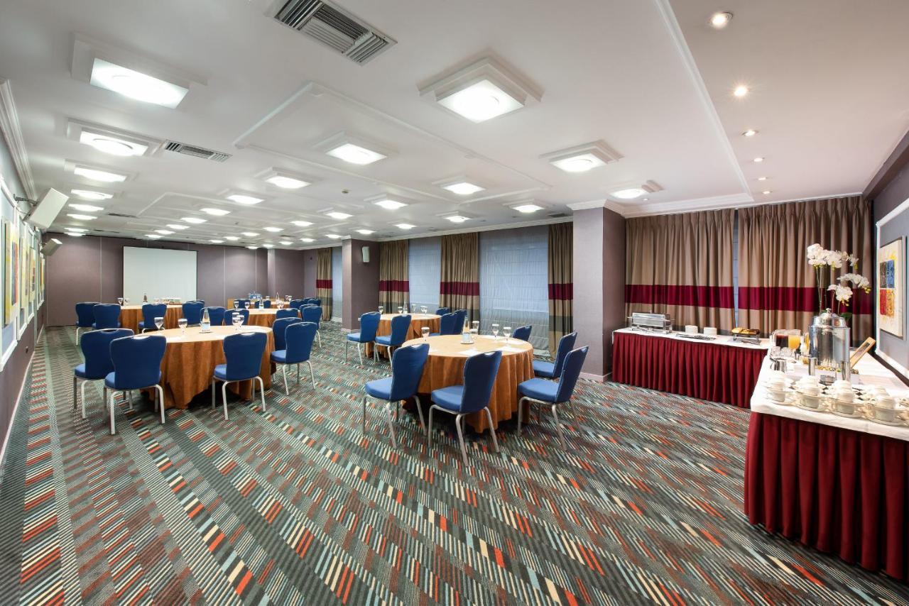 酒店 Crowne Plaza Centre By Ihg 5*